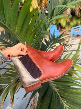 Women’s  Leather Chelsea Boot with Metallic Accent